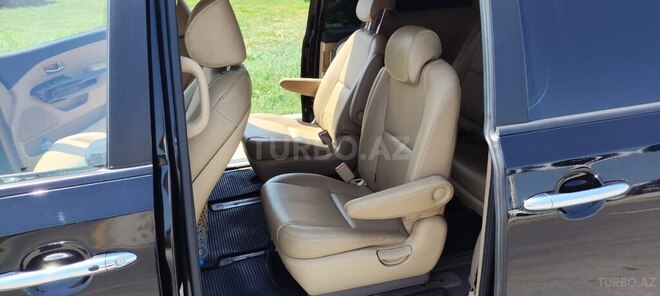 Kia Carnival-11