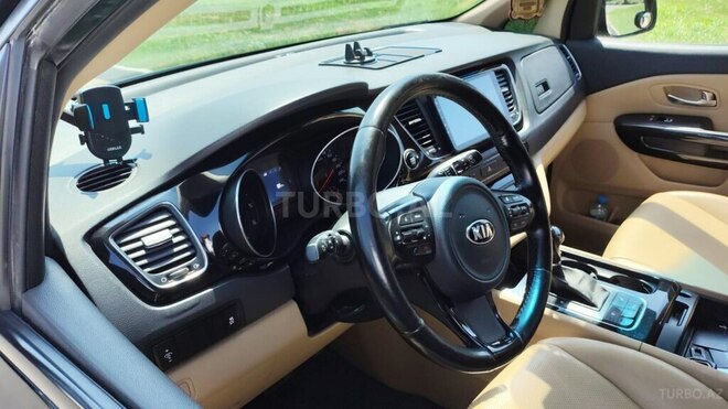 Kia Carnival-7