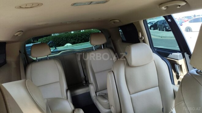 Kia Carnival-13