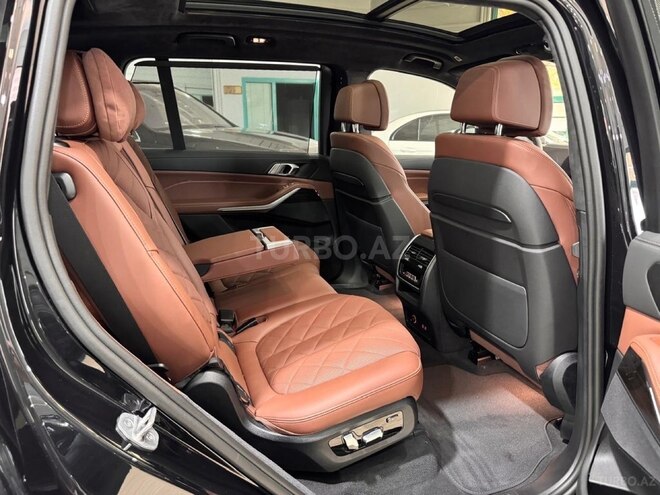 BMW X7-7