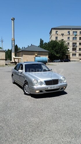Mercedes E 240 2001, 312,956 km - 2.4 l - Naftalan