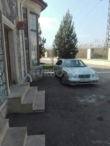Mercedes E 240 2001, 312,956 km - 2.4 l - Naftalan