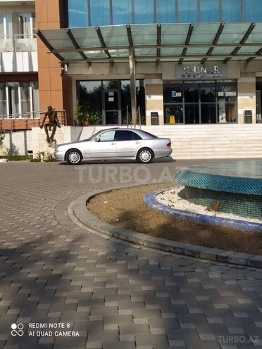 Mercedes E 240 2001, 312,956 km - 2.4 l - Naftalan