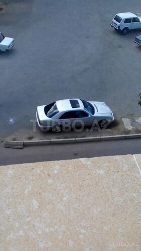 Mercedes E 240 2001, 312,956 km - 2.4 l - Naftalan