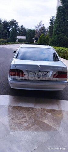 Mercedes E 240 2001, 312,956 km - 2.4 l - Naftalan