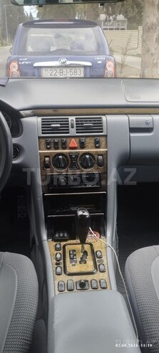 Mercedes E 240 2001, 312,956 km - 2.4 l - Naftalan