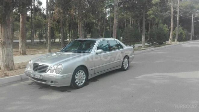Mercedes E 240 2001, 312,956 km - 2.4 l - Naftalan