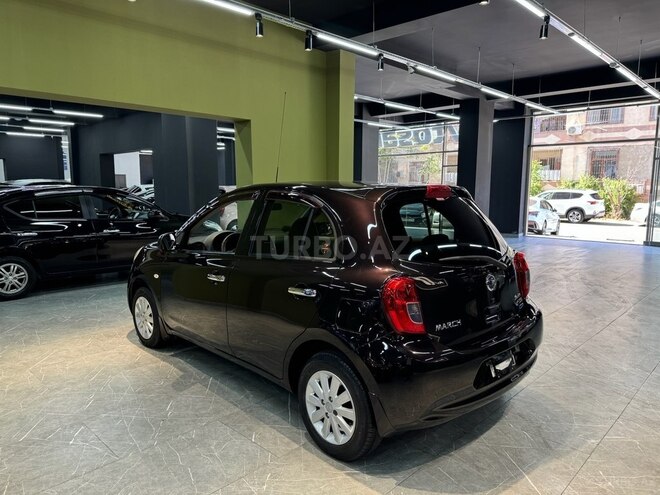 Nissan March-9