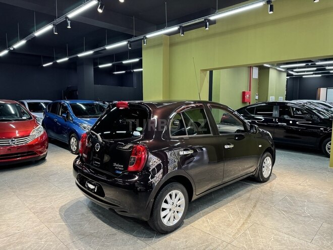 Nissan March-8