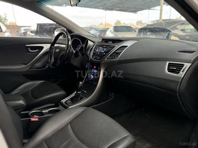 Hyundai Avante-11