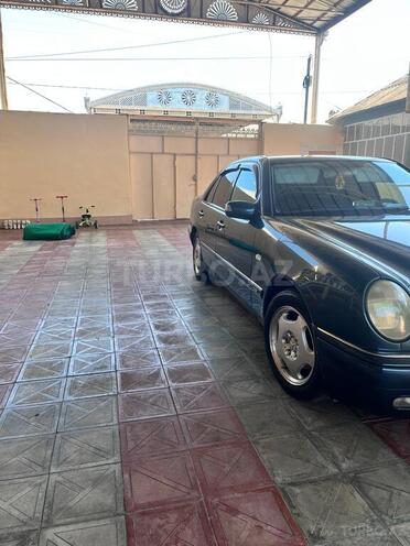 Mercedes E 240 1999, 372,160 km - 2.4 l - Şəmkir