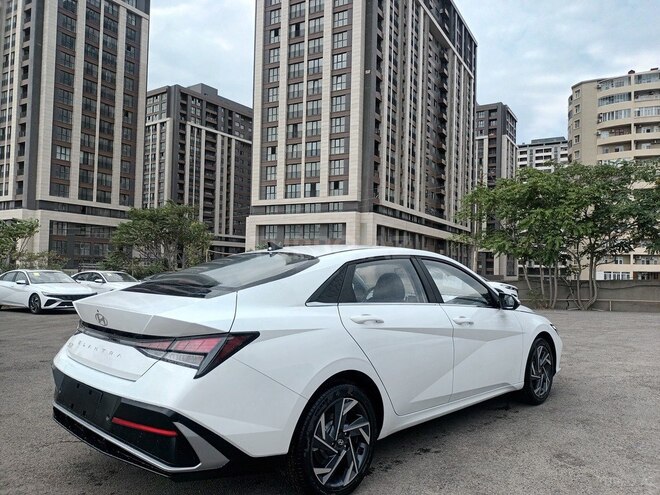 Hyundai Elantra-2