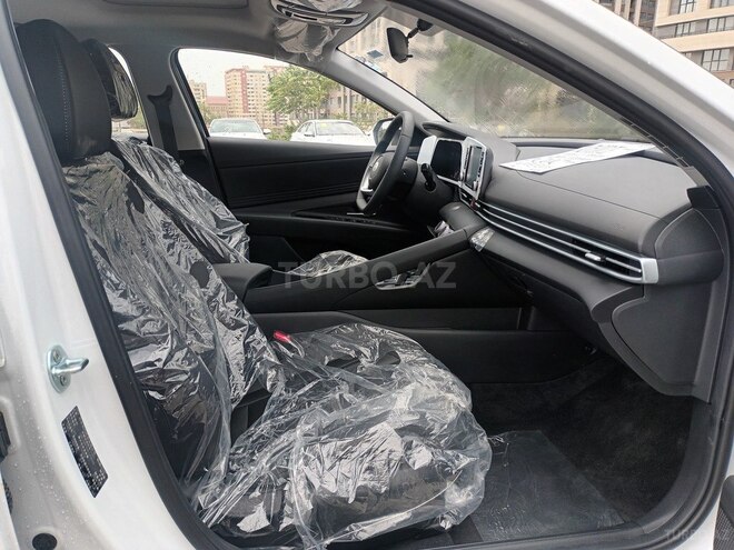 Hyundai Elantra-11