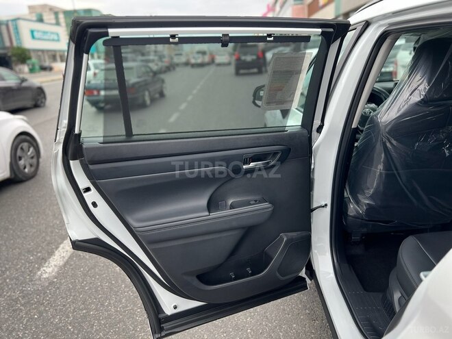 Toyota Highlander-12