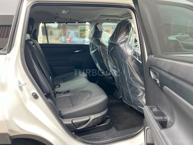 Toyota Highlander-4