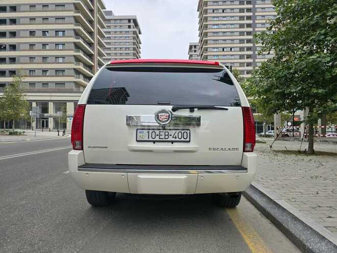Cadillac Escalade-3