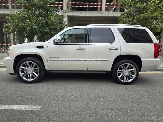 Cadillac Escalade-11