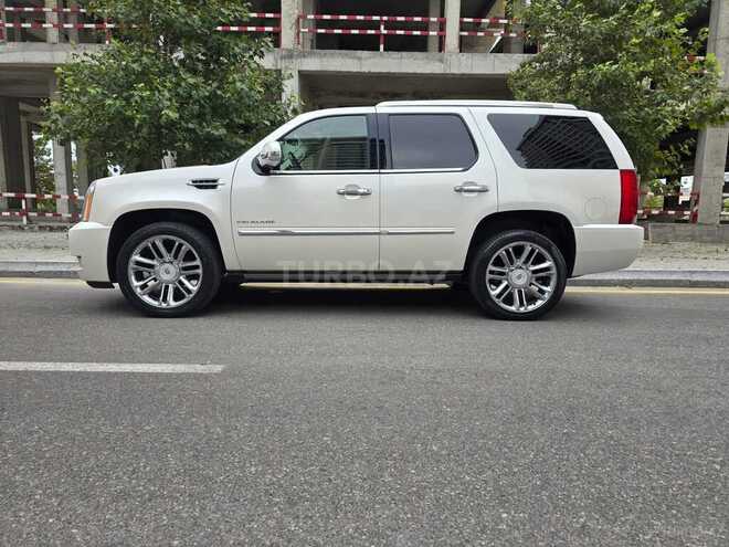 Cadillac Escalade-10