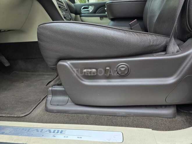 Cadillac Escalade-18