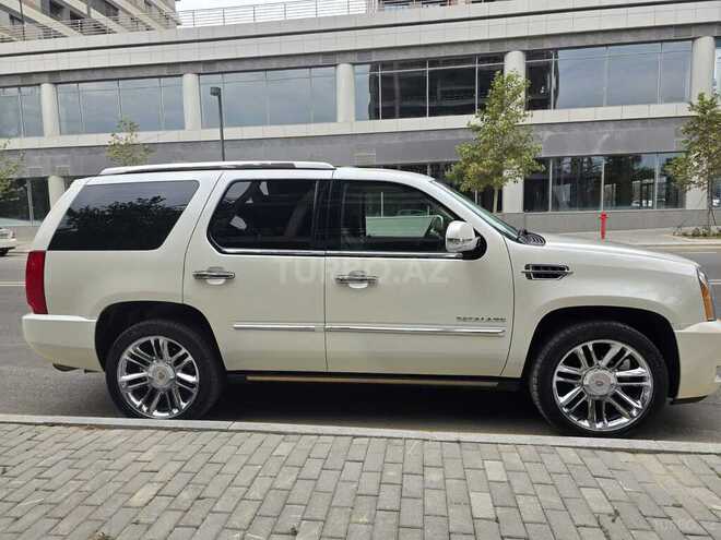Cadillac Escalade-7