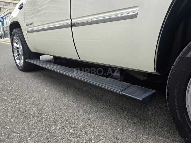 Cadillac Escalade-12