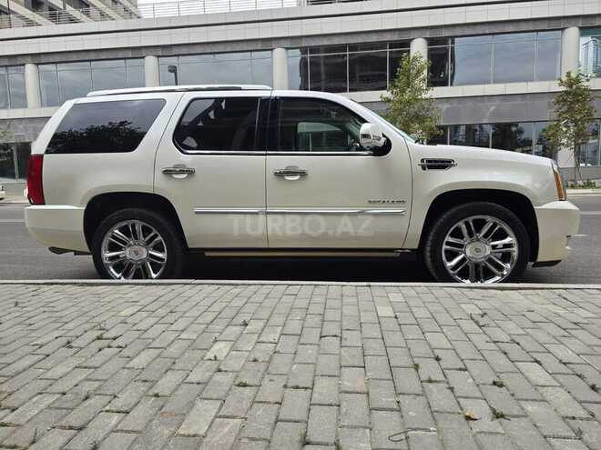 Cadillac Escalade-8