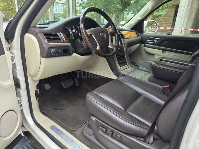 Cadillac Escalade-15