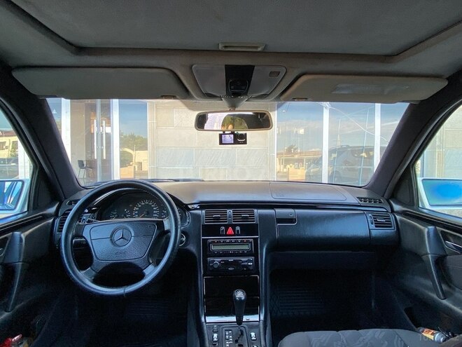 Mercedes E 240 1998, 500,000 km - 2.4 l - Yevlax