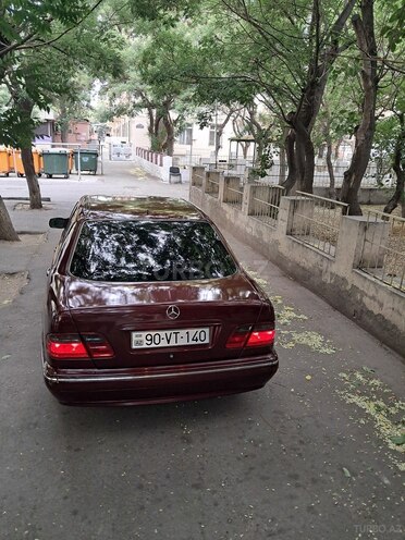 Mercedes E 240 2000, 445,000 km - 2.4 л - Ağsu