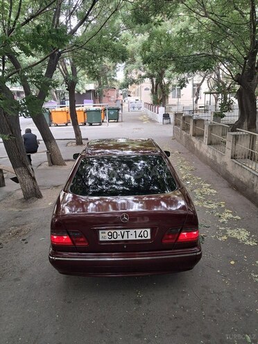 Mercedes E 240 2000, 445,000 km - 2.4 л - Ağsu
