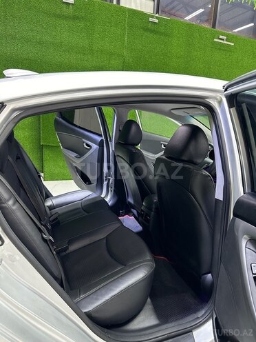Hyundai Avante-12