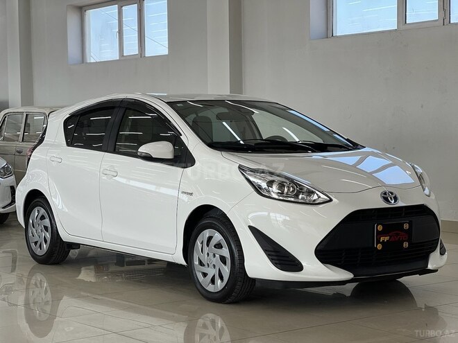 Toyota Aqua-3