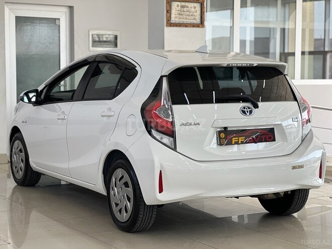 Toyota Aqua-5
