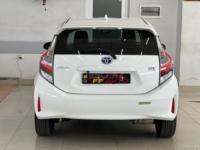 Toyota Aqua-7