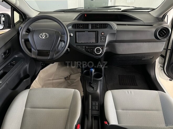 Toyota Aqua-10