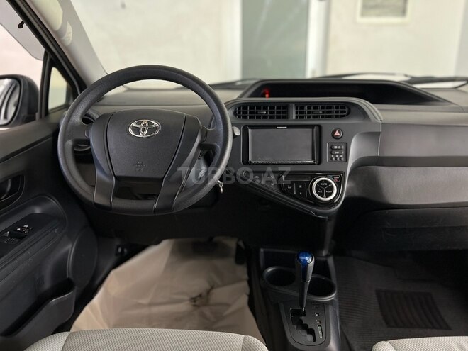 Toyota Aqua-11
