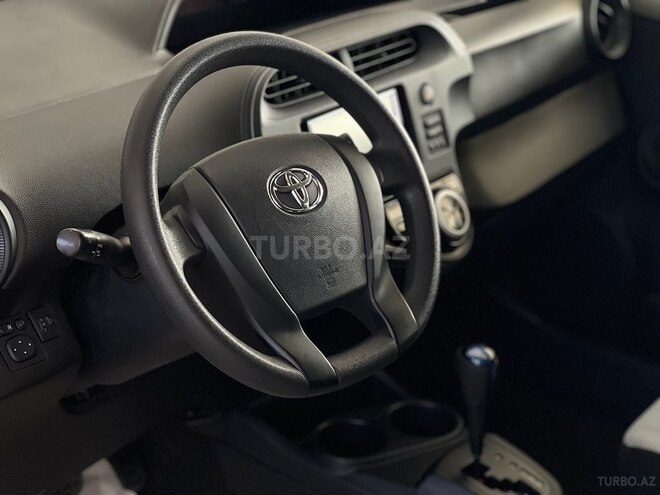 Toyota Aqua-8