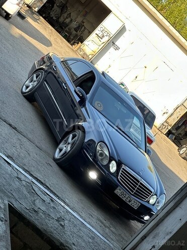 Mercedes E 240 2002, 298,000 km - 2.6 l - Qəbələ