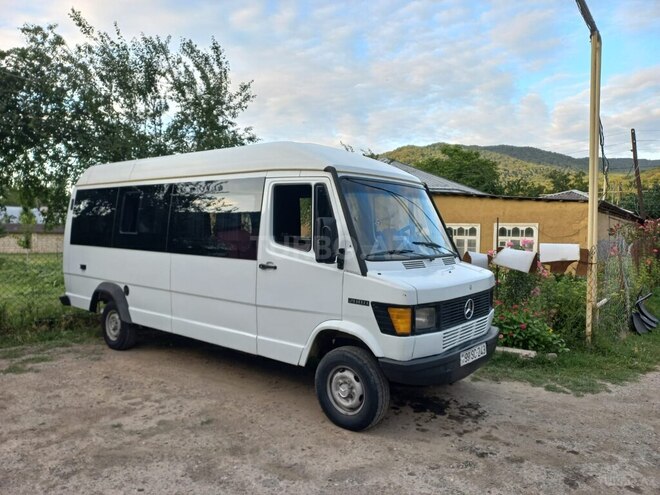 Mercedes 208 D-9