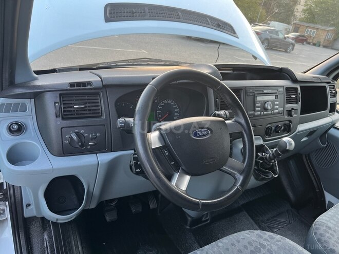 Ford Transit-10