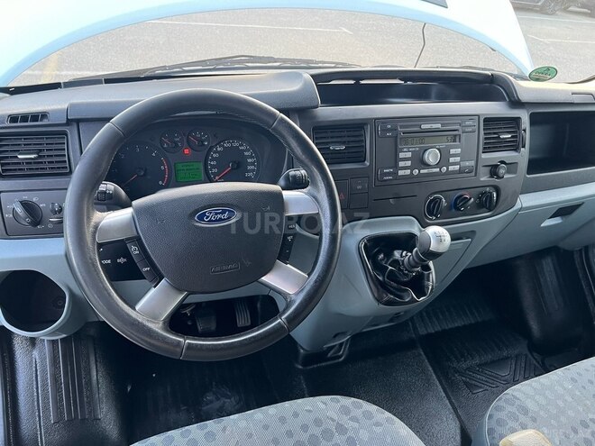 Ford Transit-9