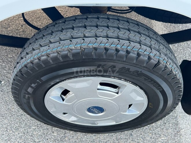Ford Transit-11