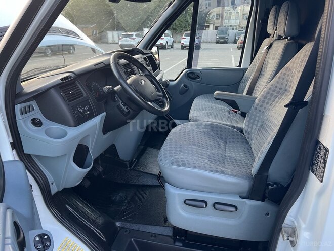Ford Transit-20