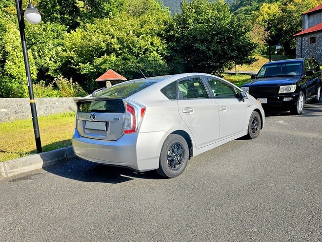 Toyota Prius-5