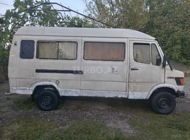 Mercedes 208 D 1993, 200,000 km - 2.3 л - Bərdə