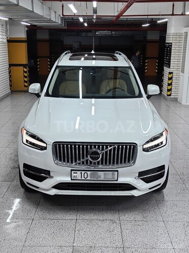 Volvo XC90-1