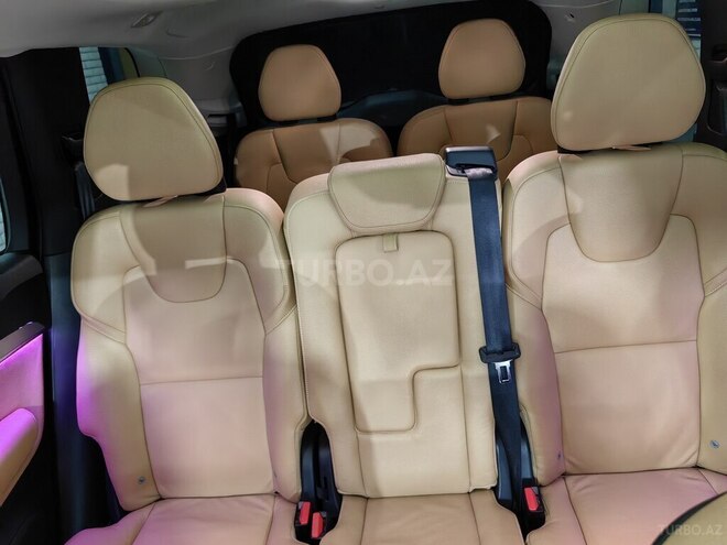 Volvo XC90-9