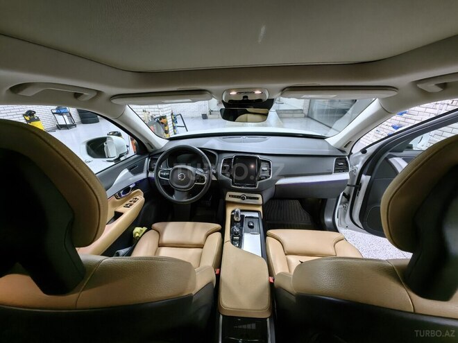 Volvo XC90-18