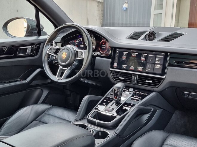 Porsche Cayenne-13