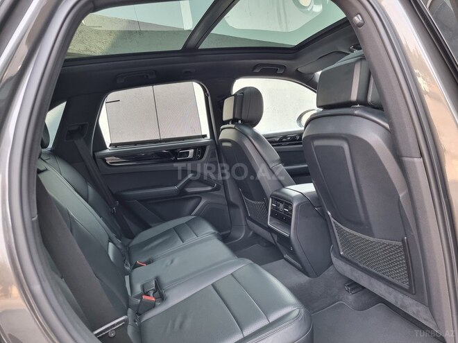 Porsche Cayenne-16